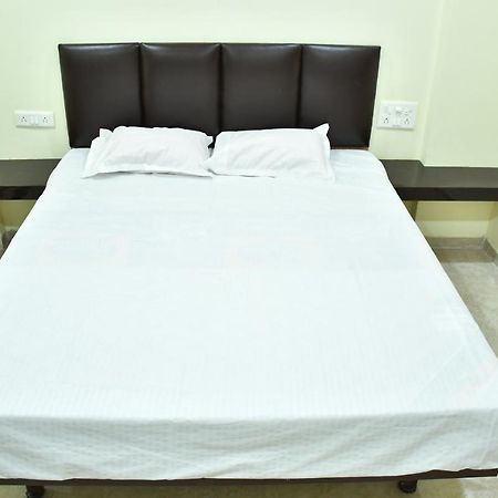 Akalkot Hotel Kalika Residency מראה חיצוני תמונה
