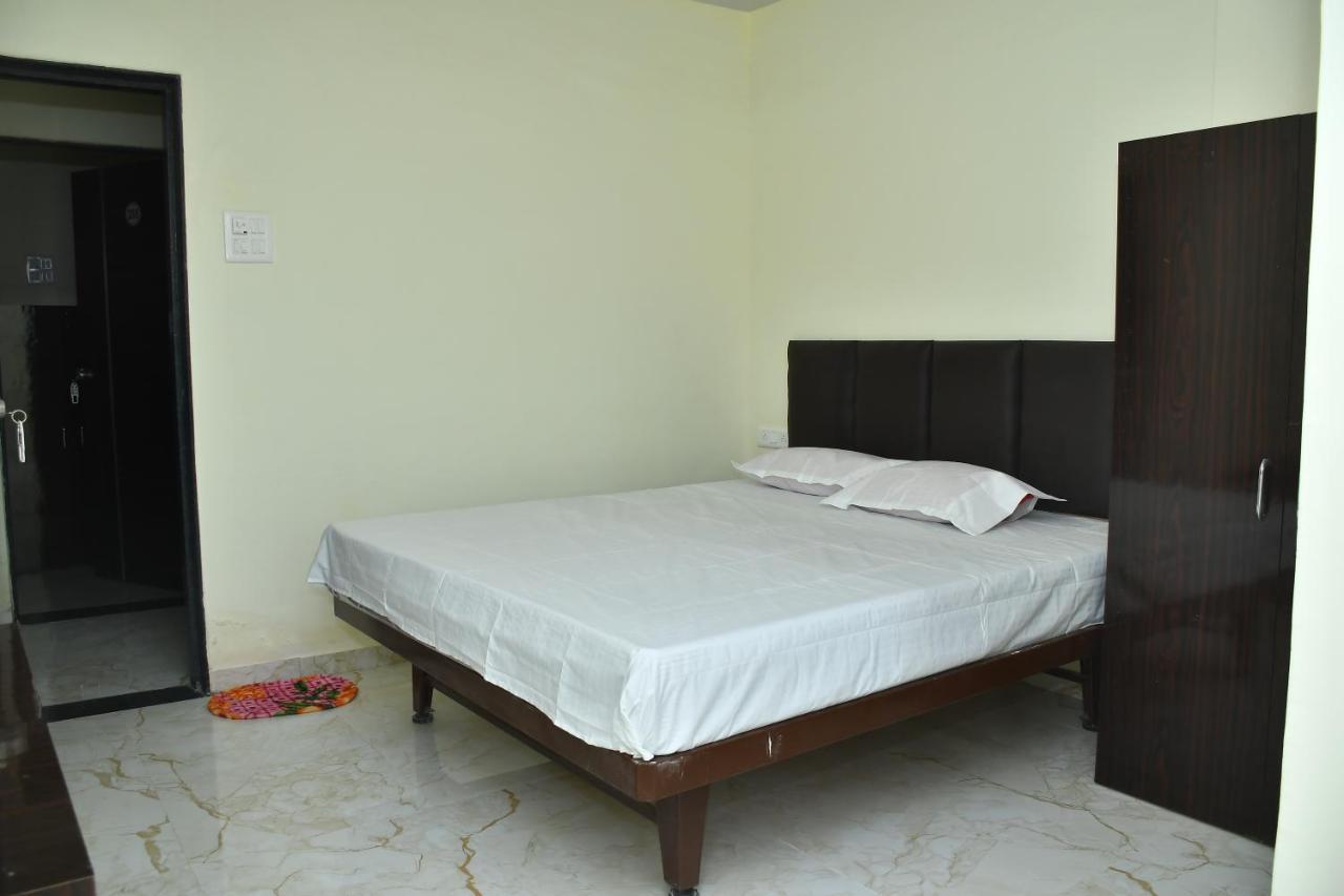 Akalkot Hotel Kalika Residency מראה חיצוני תמונה